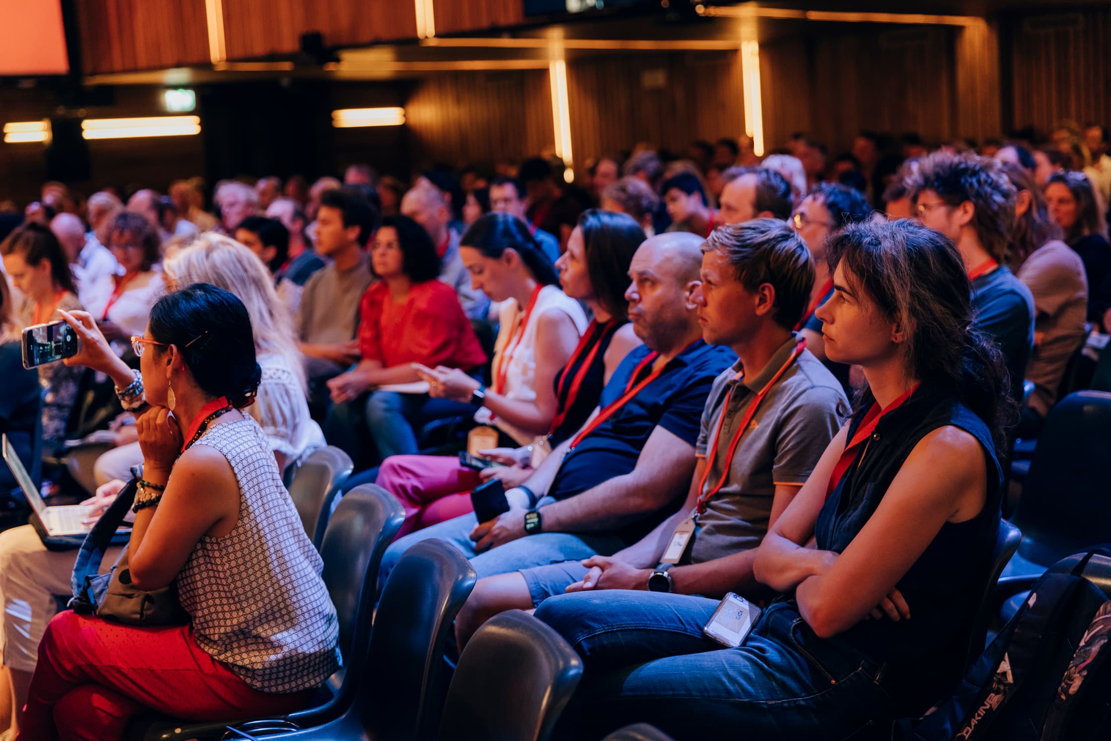 Publiek in de zaal bij PublicSpaces